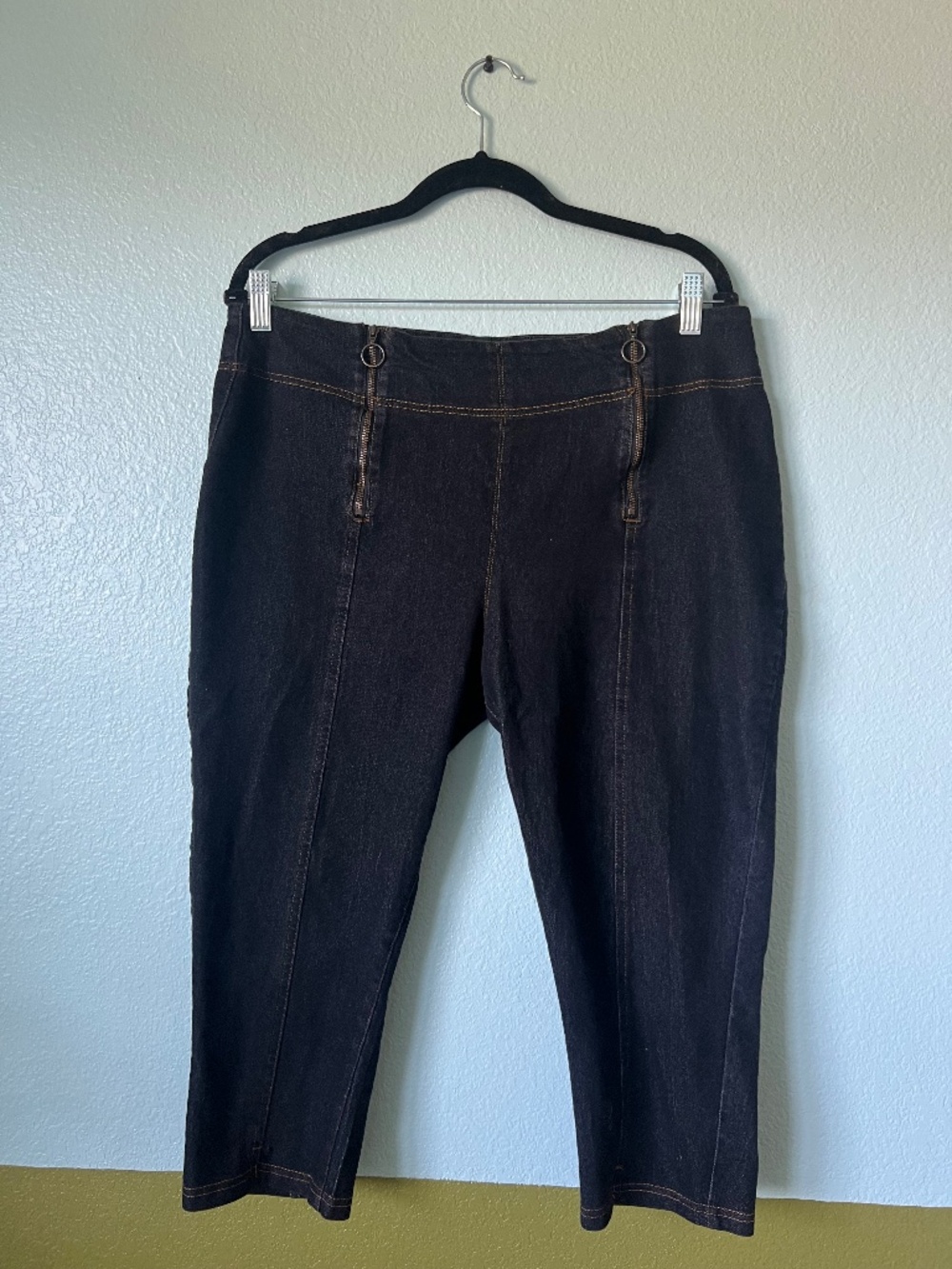 Double-zipper vintage style cropped jeans